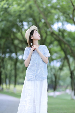 皇上上朝被百官轮流欺负双男主小说